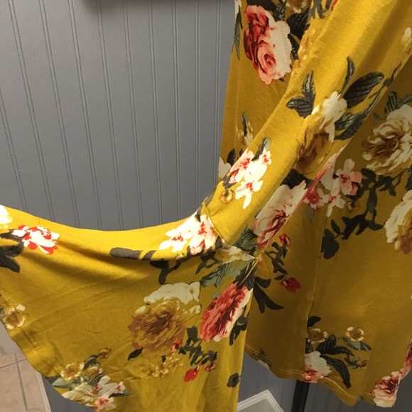 Floral Bell Sleeve Tunic - Picture 6 of 8
